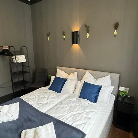 Privates Gaestehaus Mit Whirlpool - Garten - Bei Speyer Apartman