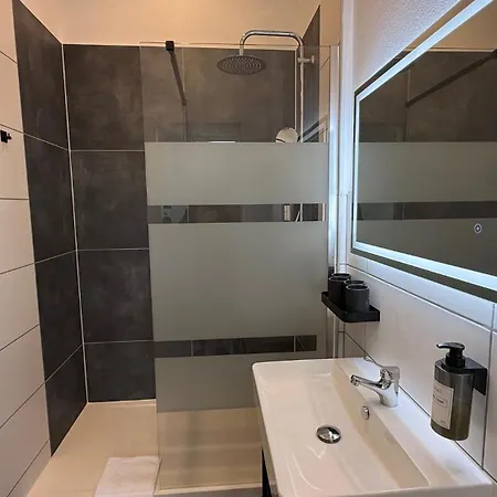 Privates Gaestehaus Mit Whirlpool - Garten - Bei Speyer